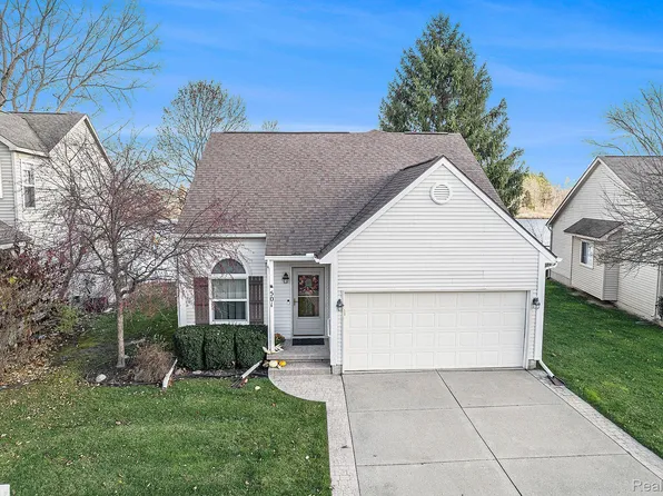 501 Mill Pond Dr, Fenton, MI 48430