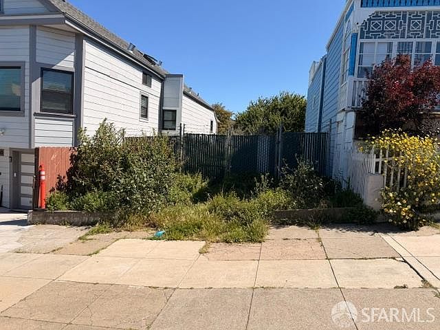 2nd image of 1528 Newcomb Ave