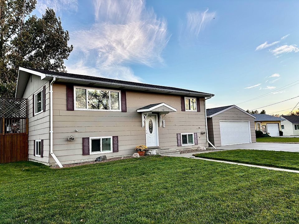 1st image of 307 6th Ave E