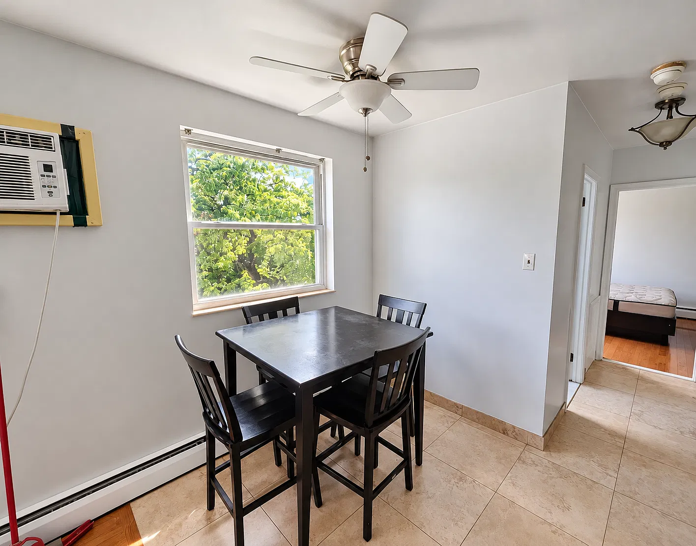 1 bed, 740 sqft, $1,350 — Photo 4