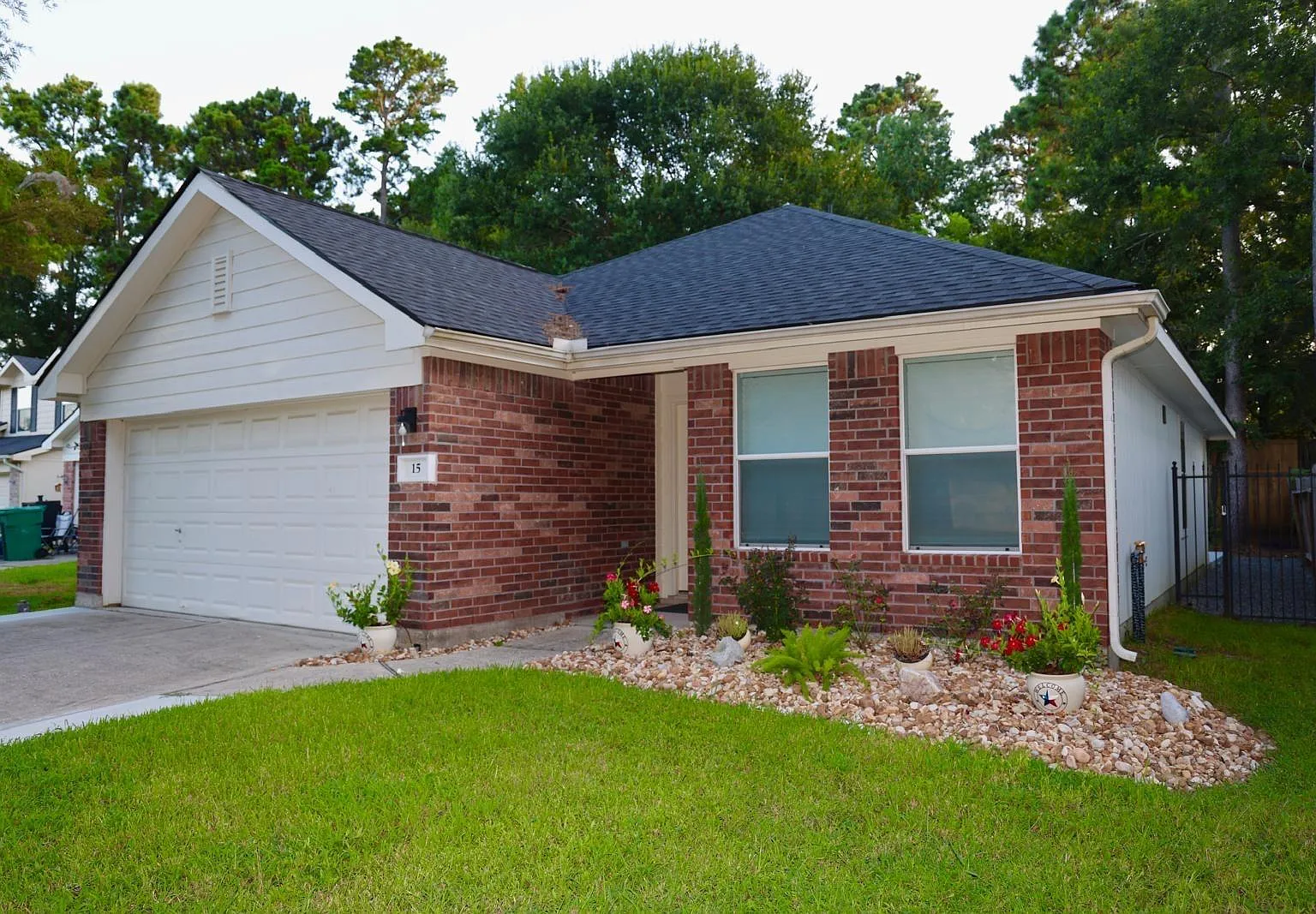 3 bed, 2.0 bath, 1420 sqft, $2,350 — Photo 3