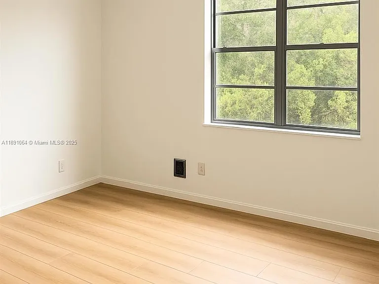 9430 Live Oak Pl — Photo 5