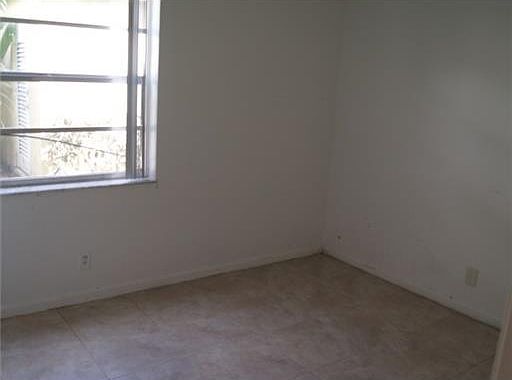 5th image of 1027 Twin Lakes Drive #28