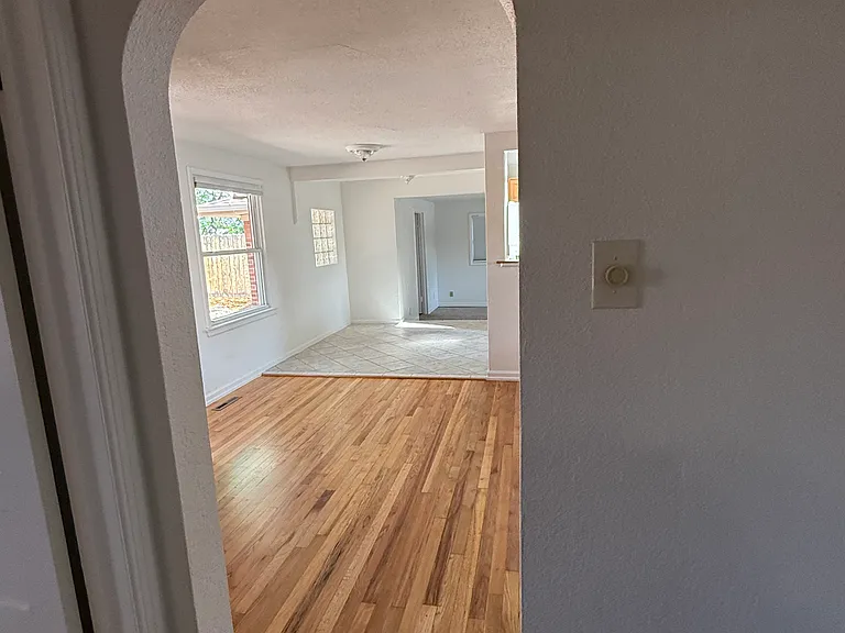 1317 Zenobia St — Photo 8