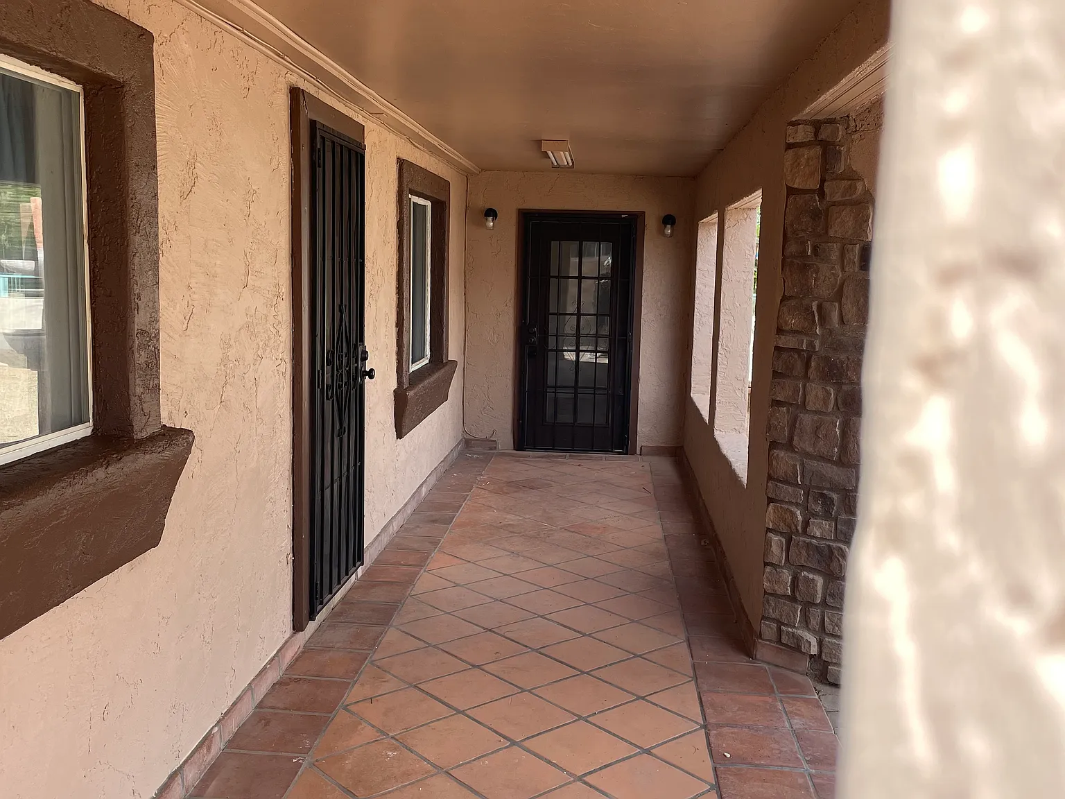 4 bed, 1250 sqft, $1,650 — Photo 2