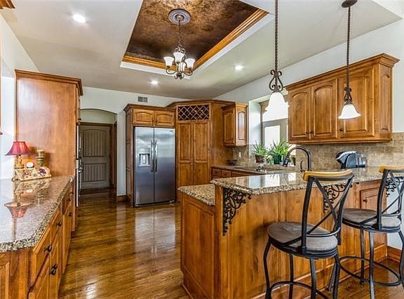 4th image of 7811 N Dawn Ave
