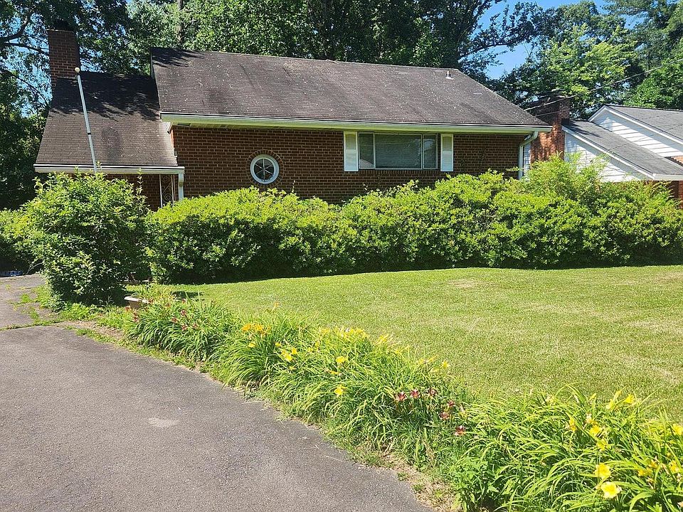 1st image of 10909 Maple St