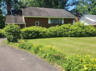 10909 Maple St, Fairfax, VA 22030