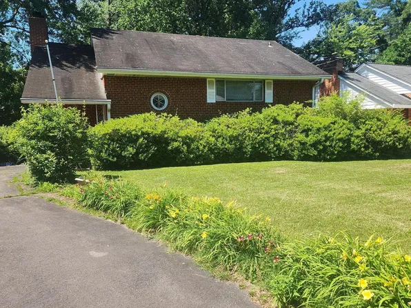 10909 Maple St, Fairfax, VA 22030