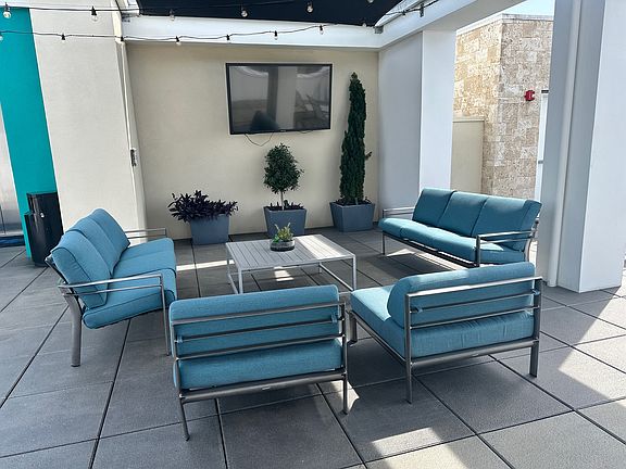 4th image of 560 W Date St #207