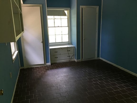 3rd image of 718 East St