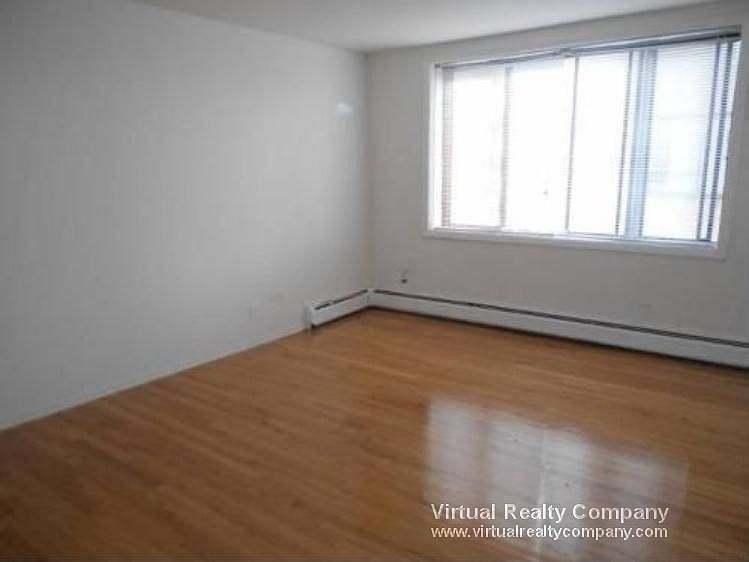 2nd image of 1515 W Morse Ave APT 208