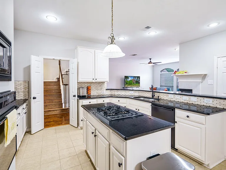 1408 Comanche Dr — Photo 8