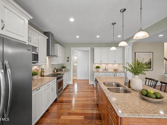 3rd image of 23153 Pargillis Rd