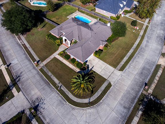 2nd image of 3818 Bergerac Ln