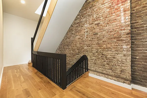 Rented by Bold New York | media 25