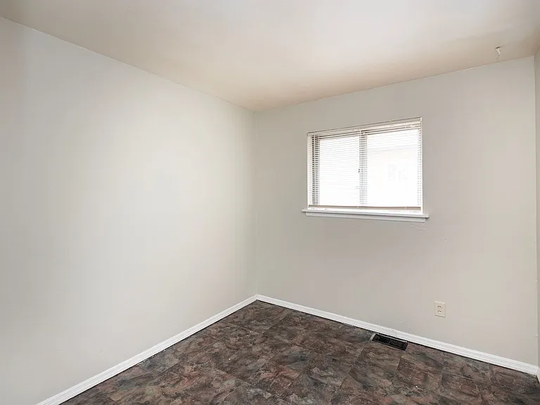10409 Count Dr — Photo 8