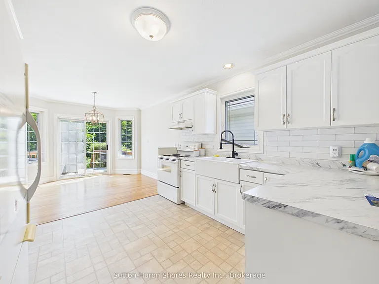 14 Eastgate Dr — Photo 7
