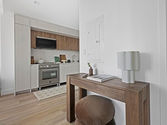 4th image of 644 E 14th St #2406
