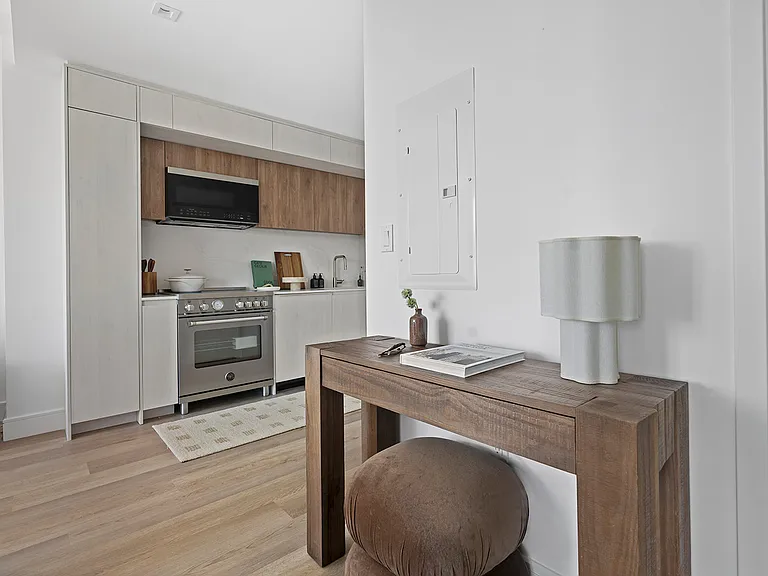 644 E 14th St #1304 — Photo 10