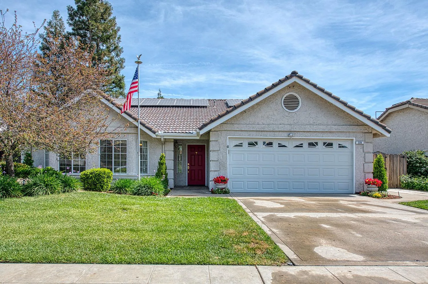 335 McKelvy Ave photo 1