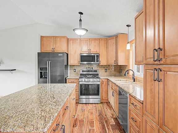 5th image of 19367 Karen Ln