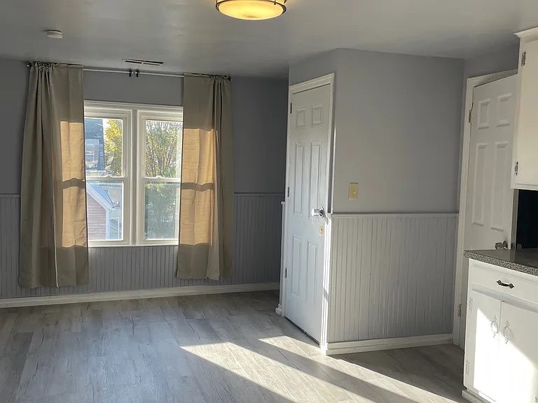 28 Cedar St #3 — Photo 8