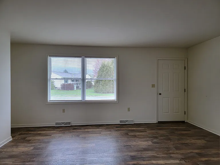3 Abbey Ln — Photo 2