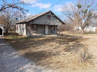 306 Strong St, Bowie, TX 76230