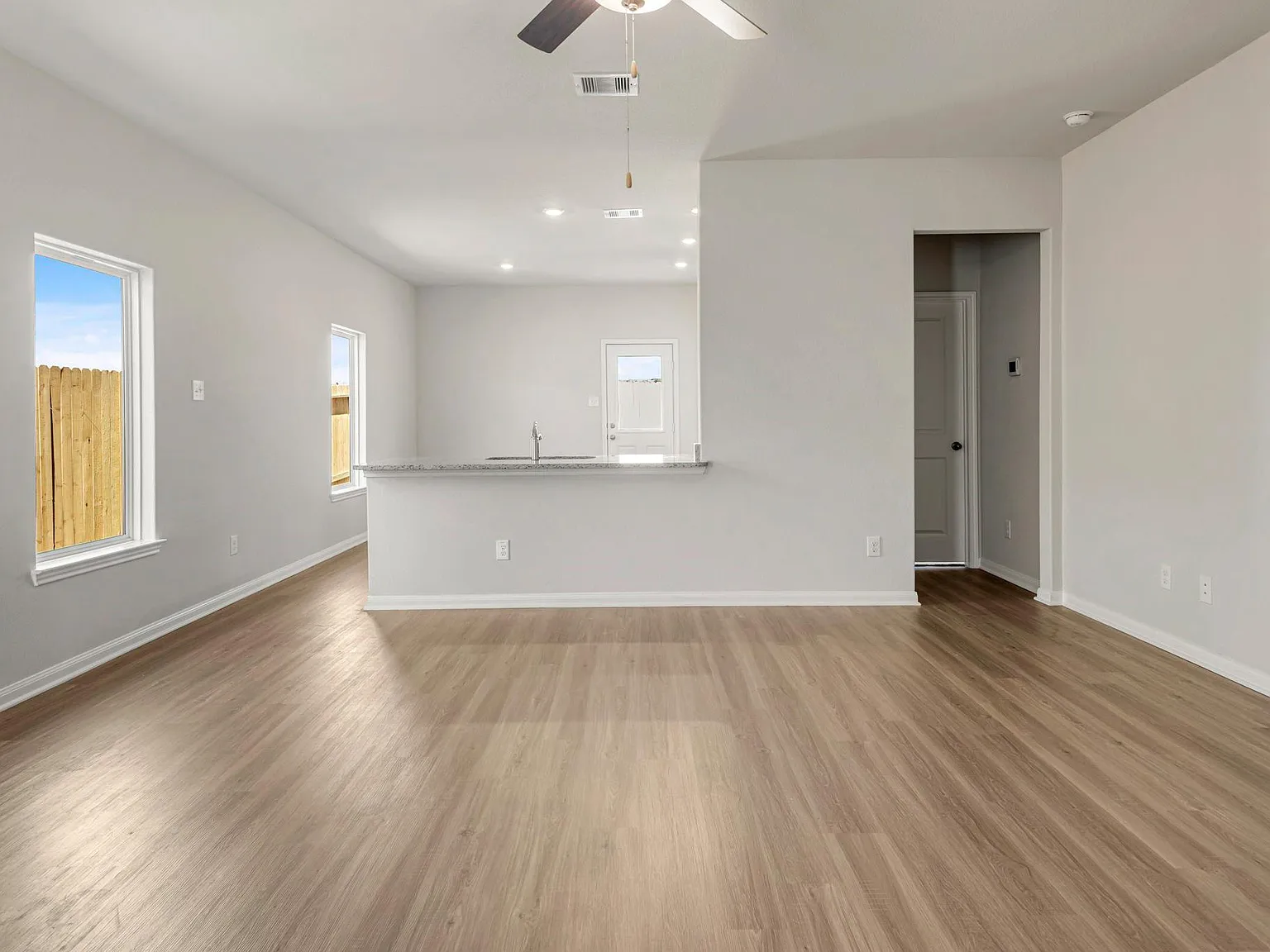 3 bed, 2.0 bath, 1260 sqft, $2,235 — Photo 3