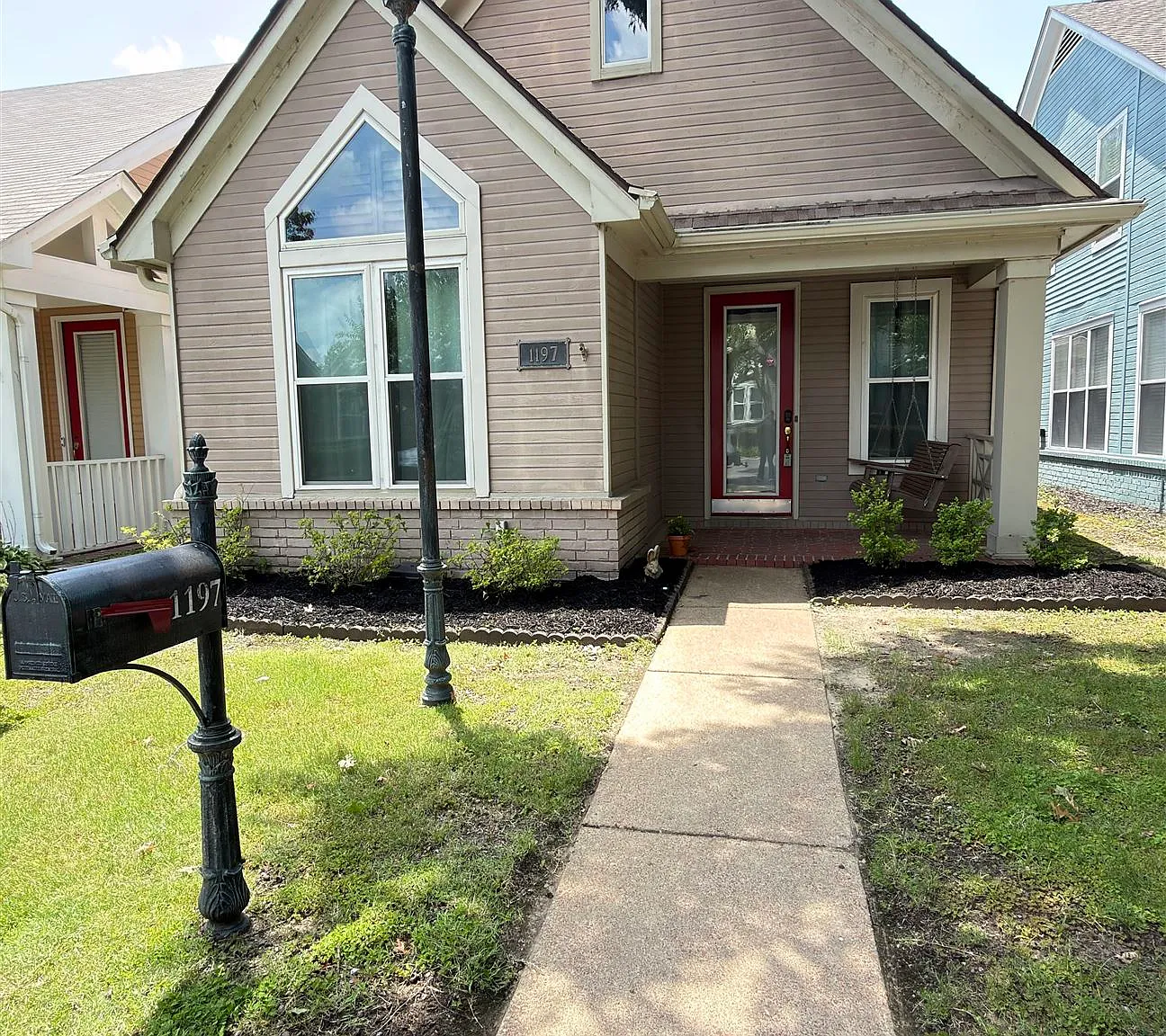 2 bed, 2.0 bath, 1201 sqft, $2,200 — Photo 1