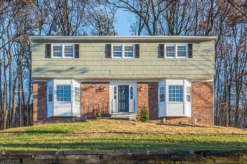 1st image of 4 Hillsdale Dr