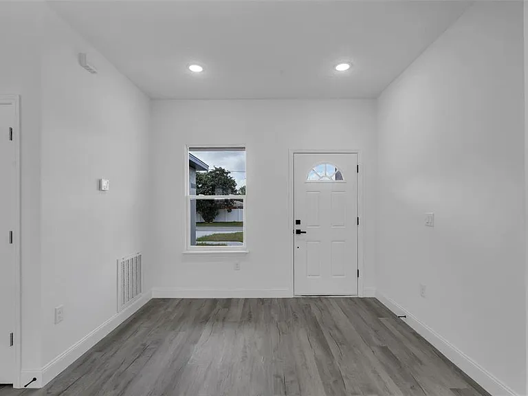 2211 SW 153rd Pl — Photo 4