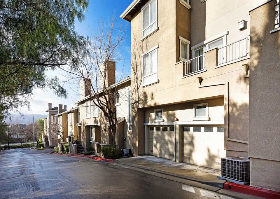 1st image of 3183 White Chapel Way