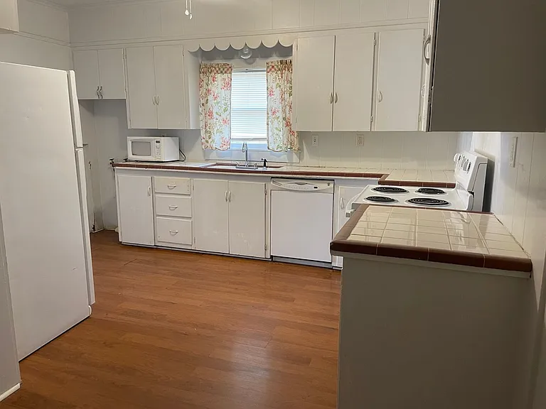 421 Kirkwood St — Photo 8