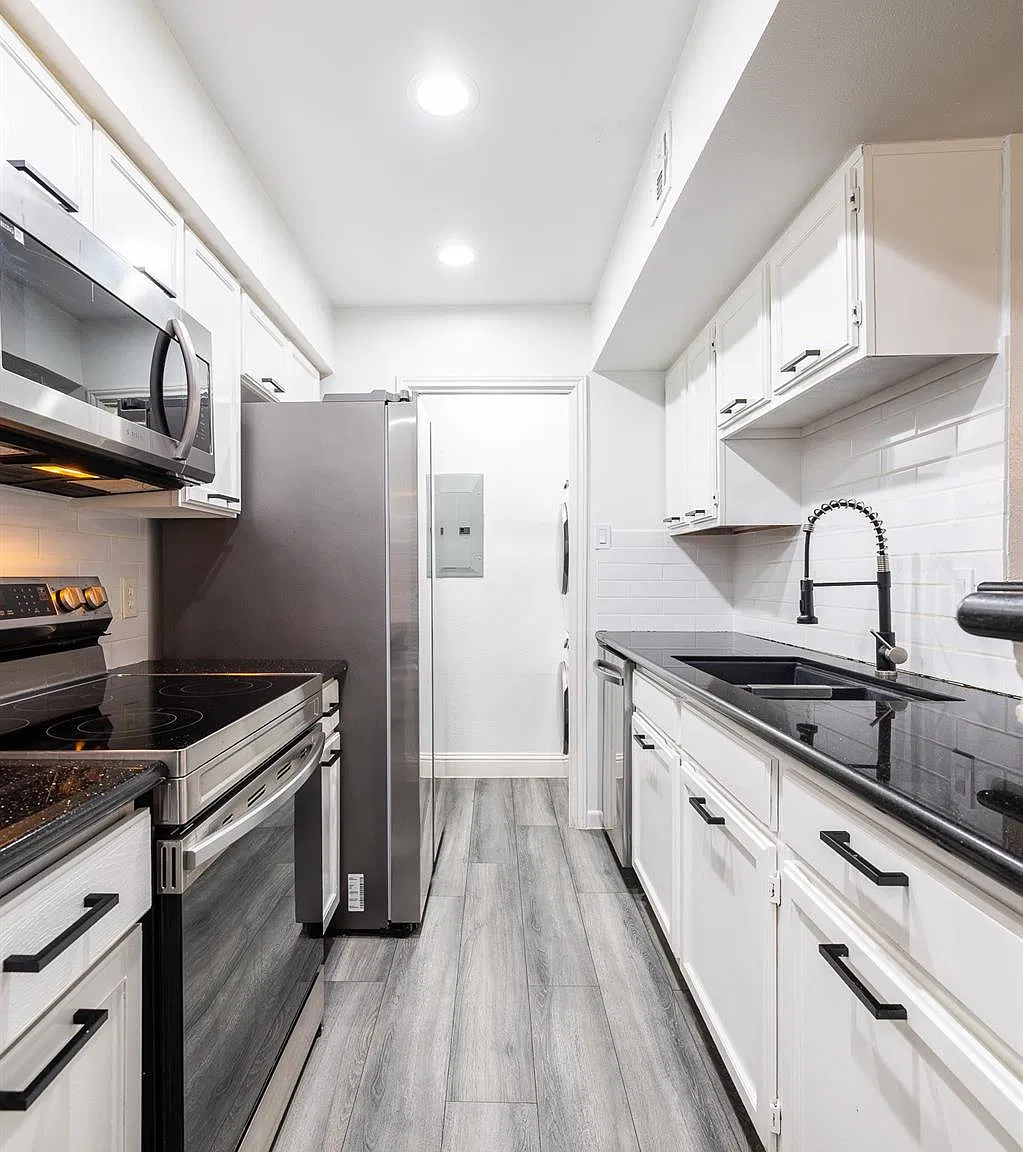1 bed, 1.5 bath, 946 sqft, $1,200 — Photo 3