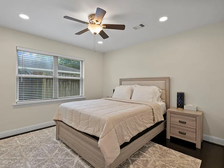 2402 Chimney Rock Rd — Photo 24