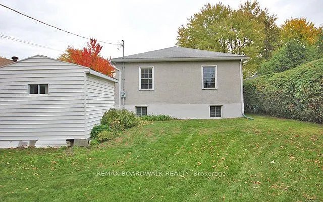 209 Knox Cres — Photo 21