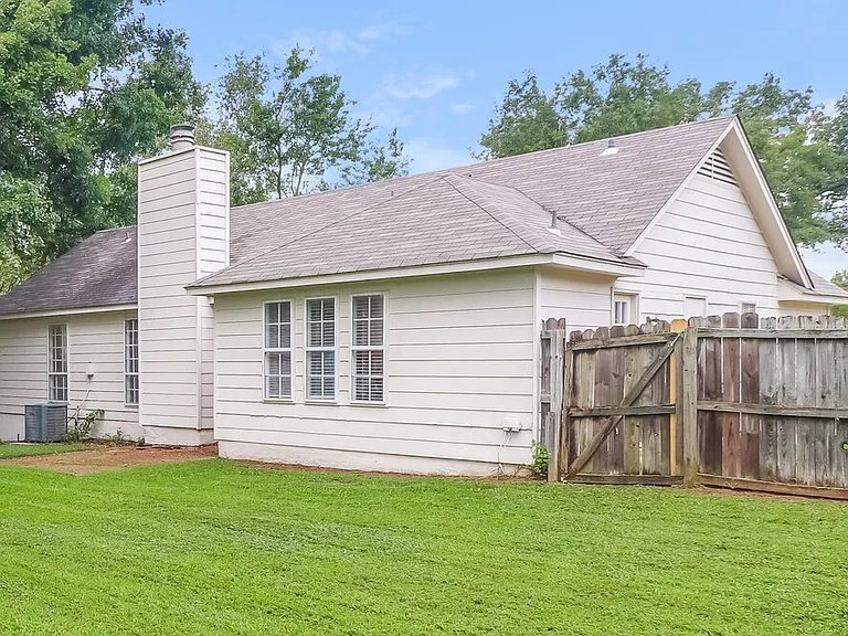 6049 Lawnhill Dr — Photo 16
