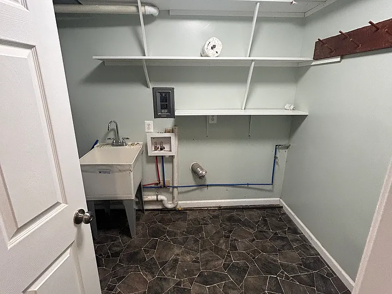 29000 W Nine Mile Rd — Photo 11