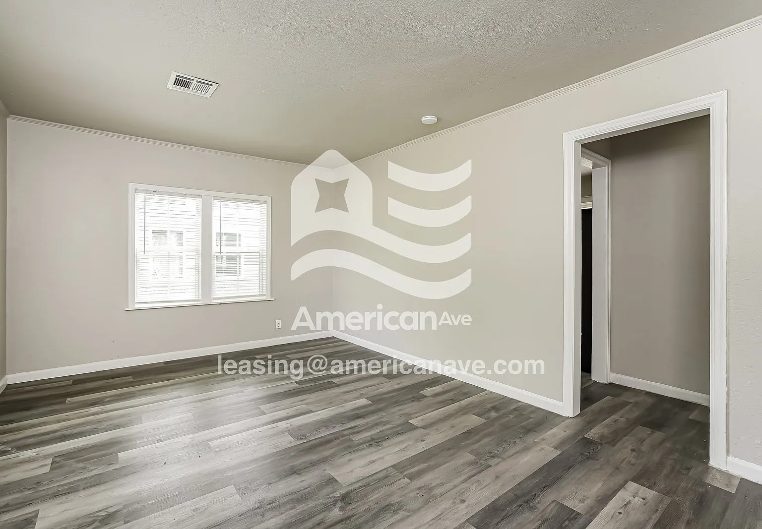 2 bed, 1.0 bath, 816 sqft, $917 — Photo 2
