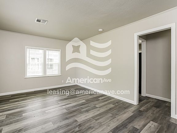 1583630_002_living_room_12805112.jpg