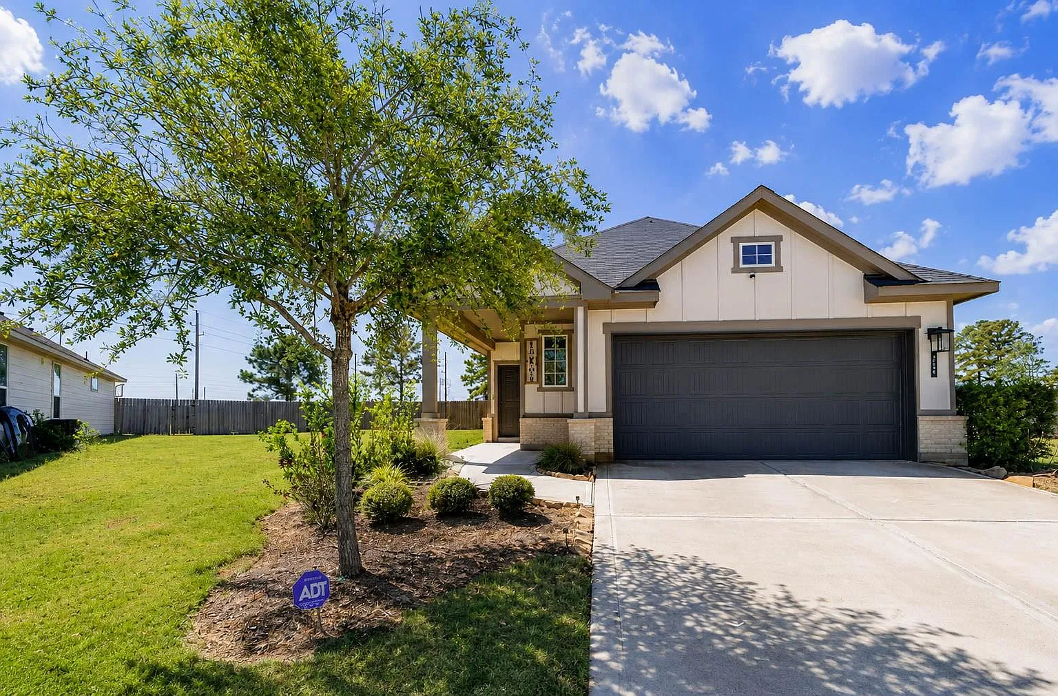 3 bed, 2.0 bath, 1695 sqft, $2,150 — Photo 1