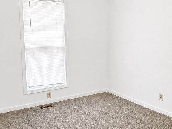5th image of 2651 Derby Dr