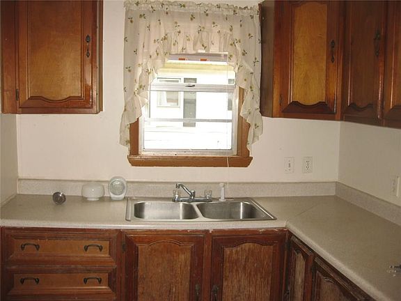 2nd image of 216 S Oak Ave