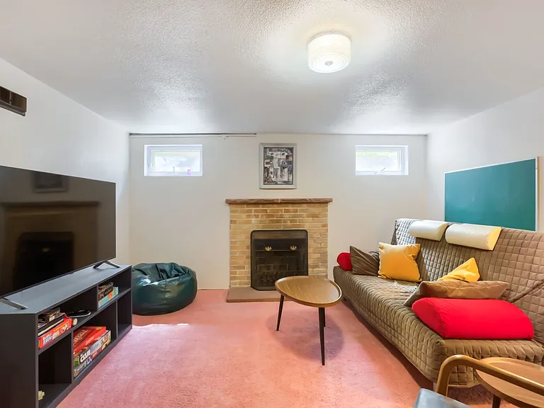 726 Pine St — Photo 24