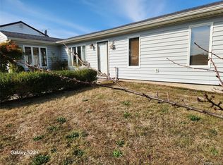 53 Drake Ave, Bellport, NY 11713