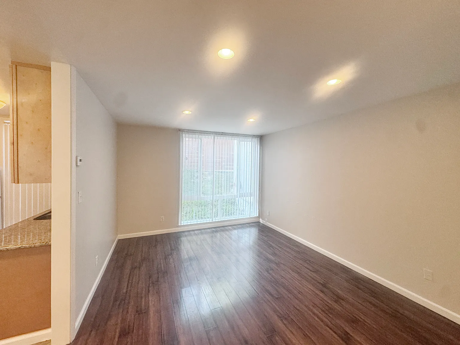 2 bed, 800 sqft, $2,395 — Photo 2