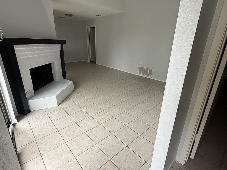 847 Dublin Dr #B — Photo 2