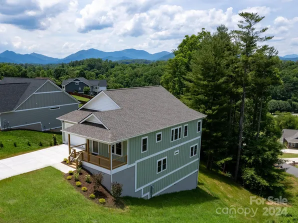 15 Alaskan Dr, Leicester, NC 28748